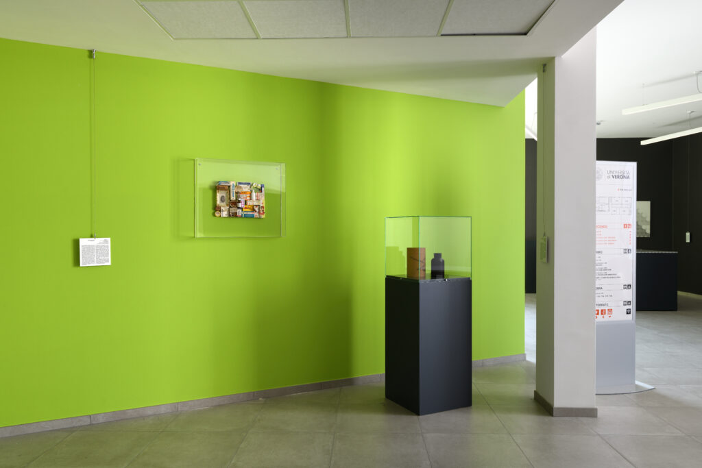 Joseph Beuys, Poison (Mirror Piece), 1975, installation view, Polo di Ca’ Vignal – Courtesy l_artista, Ph. M. A. Sereni(1)