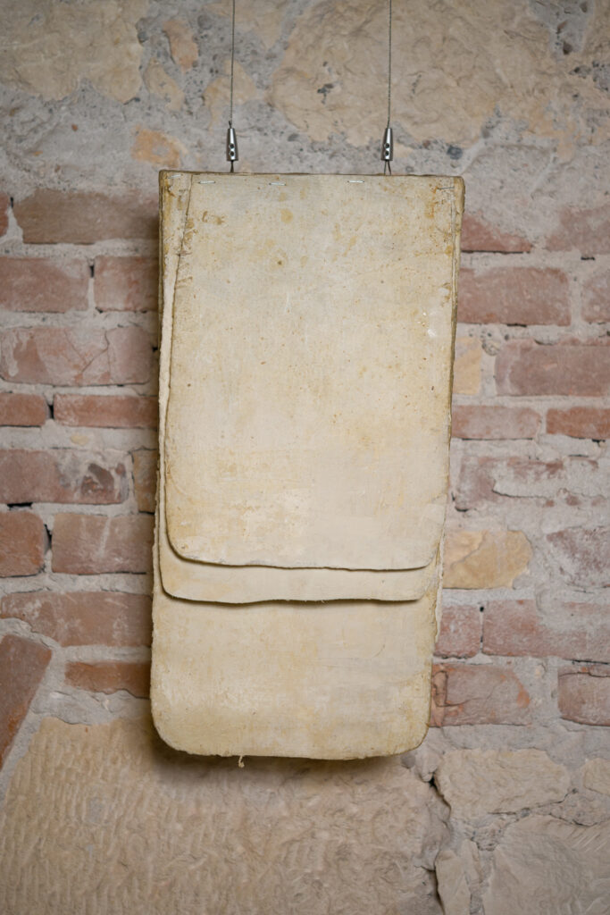 Lawrence Carroll, Senza titolo (calendario), 1993_1994 – Courtesy l_artista, Ph. F. Tommasoli(2)