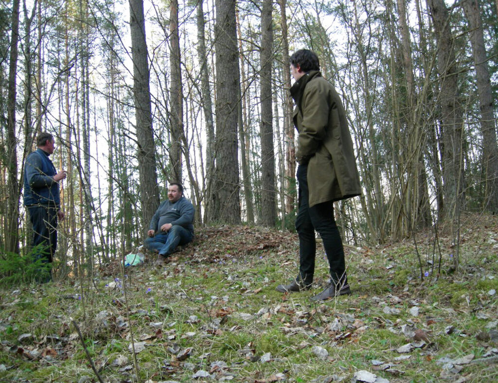 Liudvikas Buklys, Meeting a man who knows where the gold is buried, 2009 – Courtesy l_artista