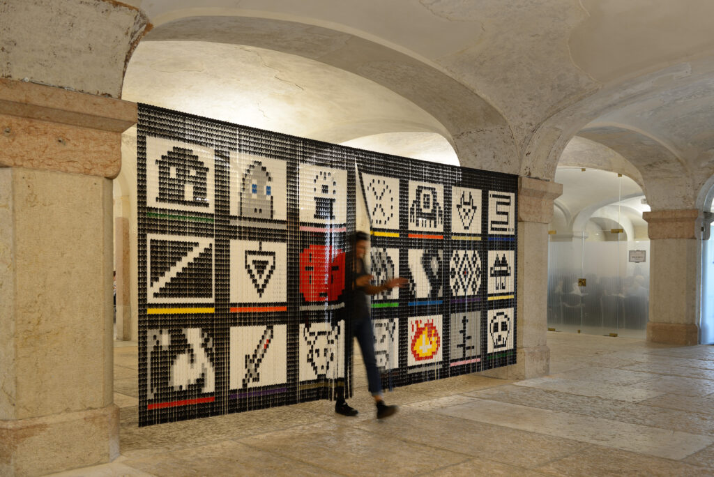 Riccardo Giacconi, The Variational Status (tenda), 2016 – Courtesy l_artista, Ph. M. A. Sereni(1)