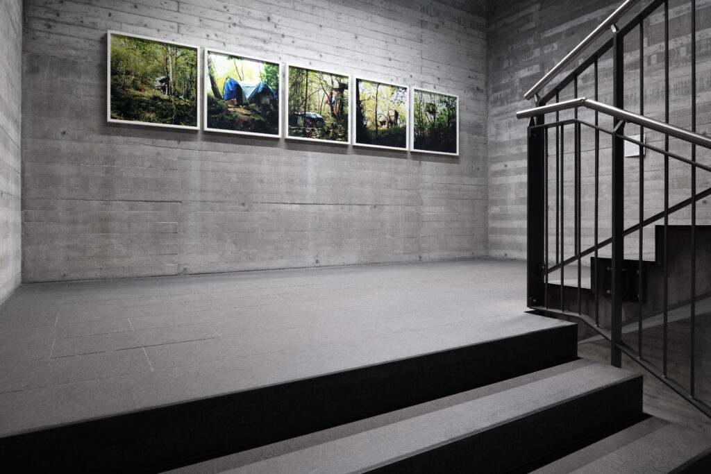 Adelita Husni Bey, A Treesitting Archive, 2008 – Courtesy l_artista, Ph. M. A. Sereni_