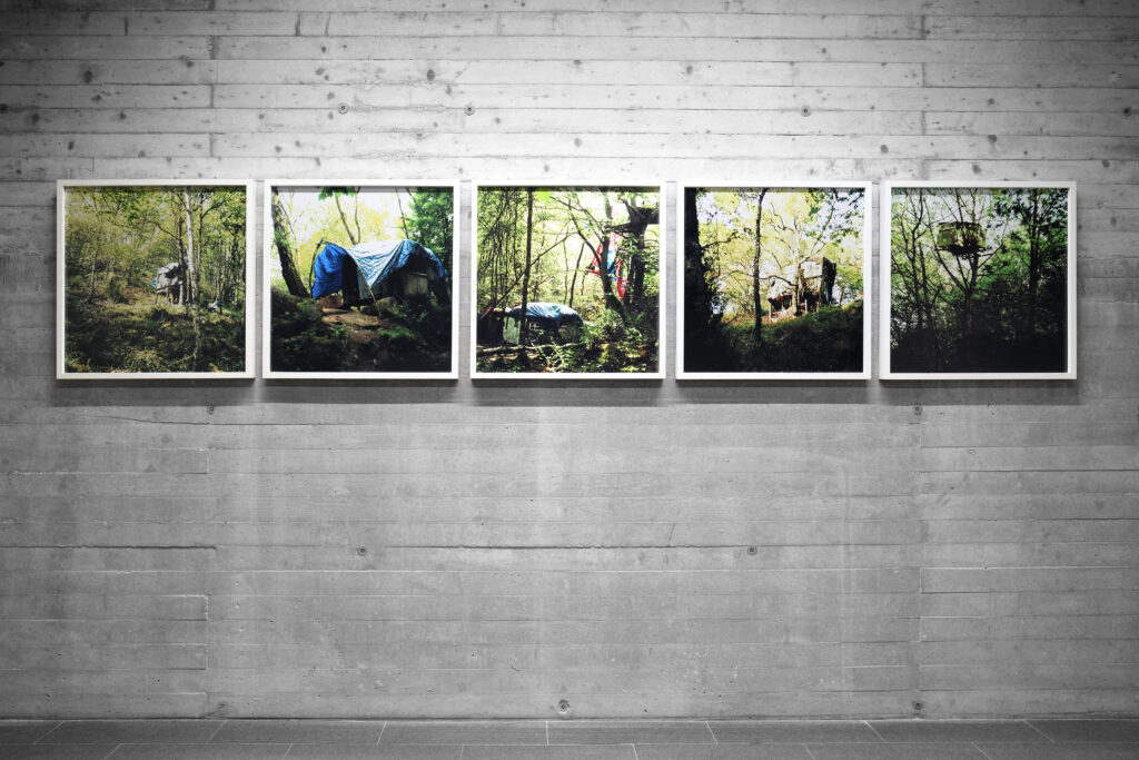 Adelita Husni Bey, A Treesitting Archive, 2008 – Courtesy l_artista, Ph. M. A. Sereni_