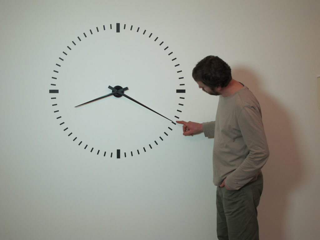 Ivan Moudov, Performing Time, 2012 – Courtesy l_artista