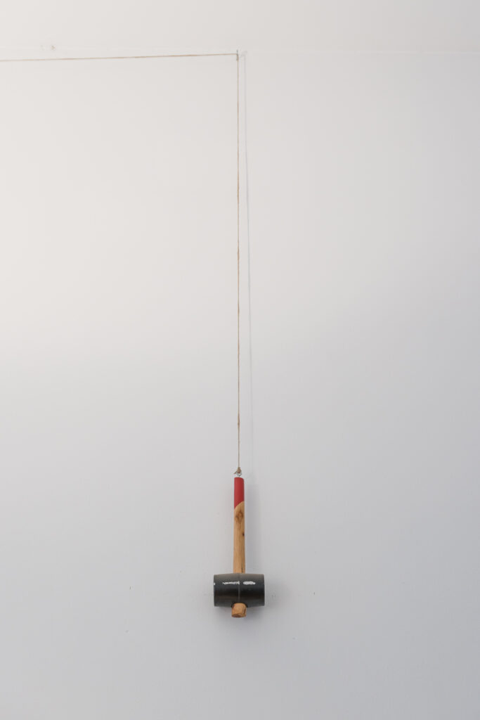 Jirí Kovanda, Untitled (equilibrium), 2007 – Courtesy l_artista, Ph. F. Tommasoli(1)