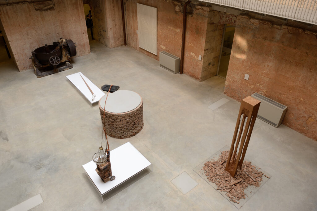 Nari Ward, Roam rise, 2012 – installation view, Polo di Santa Marta – Courtesy l_artista, Ph. M. A. Sereni_