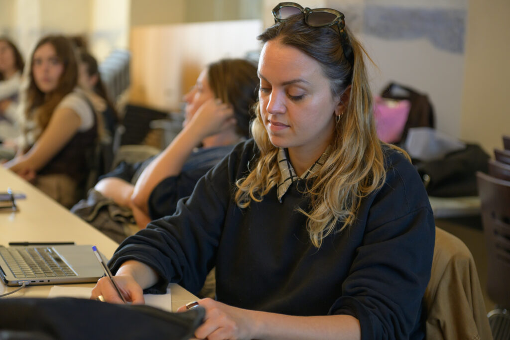Sintassi dell’istituzione: laboratorio con Adelita Husny Bey